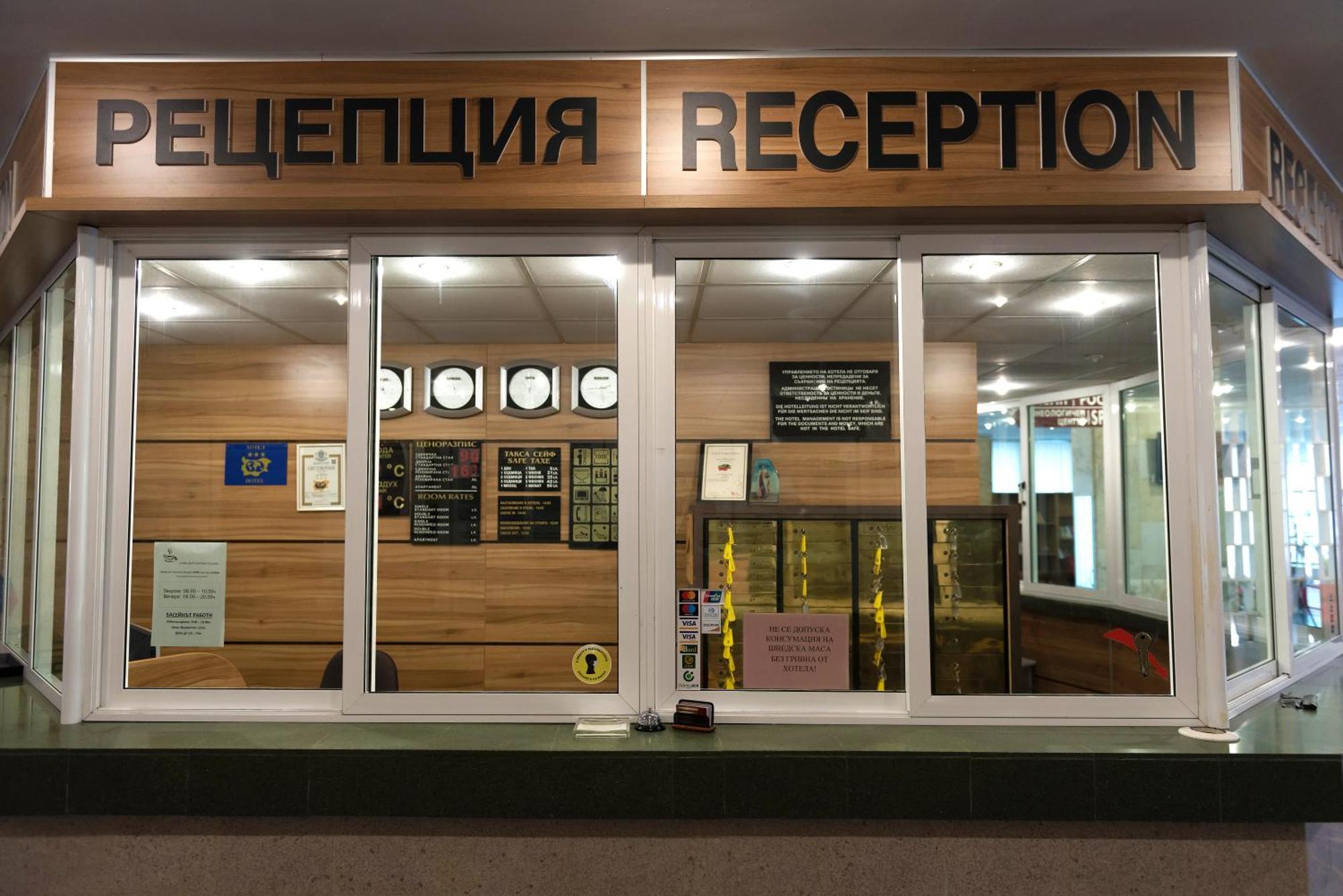International Home Of Scientists Joliot Curie سينتس قسطنطين وهيلينا المظهر الخارجي الصورة